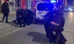 'Eşime küfrettin' kavgası çığrından çıktı: Sopalarla dükkan bastılar!