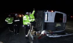 Malatya'da feci kaza: Midibüs devrildi çok sayıda yaralı var