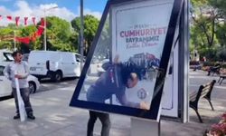 29 Ekim afişlerinde “Cumhuriyet” yazamadılar!