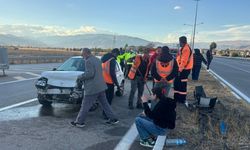 Sivas kara yolunda araçlar çarpıştı: 2 yaralı