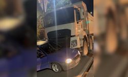 Kamyon otomobile çarptı: Sivas’ta yaralanan sürücü hastaneye kaldırıldı!