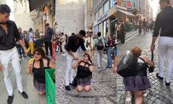 Sokak ortasında skandal görüntüler: Sevgilisine tasma takıp sokak sokak gezdirdi