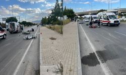 Tır motosiklete çarptı! 2 genç hayatını kaybetti