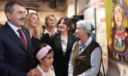 Yusuf Tekin, Rami kütüphanesinde “Evliya Çelebi’nin İzinde” sergisini ziyaret etti