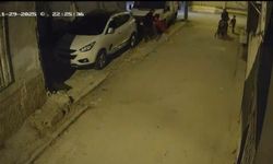 Çocuğunu arabaya vurup fırlatan baba yakalandı