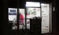 Erkek kuaföründe silahlı çatışma! 7 yaralı