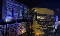 Ankara-Niğde Otoyolu'nda can pazarı: Tır bariyerlere çarptı!