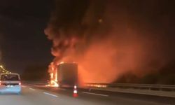 Otoyolda korku dolu anlar! Seyir halindeki tır alev topuna döndü!