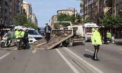 İki Motosiklet Birbiriyle Çarpıştı, Park Halindeki Otomobile Savruldular!