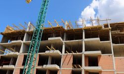 İnşaatta dehşet anları: 3. katına çıkıp atlamaya kalktı!