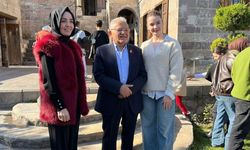 Kadına şiddete karşı birlik çağrısı: Başkan Memduh Büyükkılıç’tan turuncu rozetli mesaj