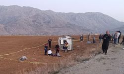 Kahramanmaraş’ta inşaat işçilerini taşıyan minübüs takla att: 2 ölü 7 yaralı