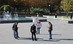 Kayseri’de karısından boşanamayan adam eylem yaptı