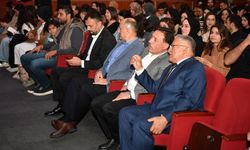 Büyükkılıç ve Vali Çiçek heyecanla izledi: Aşık Veysel’in yaşamı perdeye taşındı