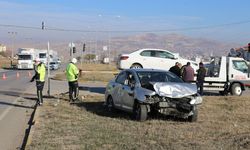 Kayseri Girişinde İki Otomobil Çarpıştı! Yaralılar Var!