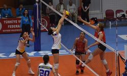 Kayseri Voleybol Spor Kulübü 2-0 geriden gelerek 3-2 kazandı