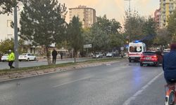 Kayseri'de motosikletin çarptığı yaşlı adam karşı yola savruldu: Ağır yaralı
