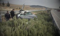 Refüje uçan araçta can pazarı: 1 ölü, 4 yaralı