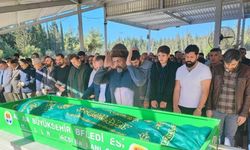 Baba, kazada ölen 12 yaşında ki oğlunun cenaze namazını kıldırdı