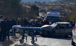 Konya'da otomobil ile hafif ticari araç çarpıştı: 3 yaralı