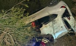 Otomobil şarampole devrildi: Sürücü canını zor kurtardı