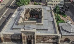 Şehrin kalbinde 800 yıllık sessizlik: Sahabiye Medresesi hangi sırları saklıyor?