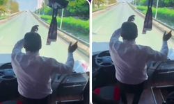 Seyir halindeki otobüste şok görüntü: şoför kalkıp oynamaya başladı