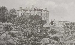 Talas’taki tarihi okulun sırrı: 130 yıllık bina bu günlerde gençlerle dolup taşıyor