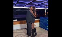 Ünlü futbolcu sevgilisine Azer Bülbül şarkısıyla evlenme teklifi etti