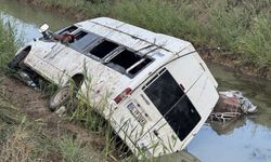 Tarım işçilerini taşıyan servis kanala uçtu: 18 Yaralı