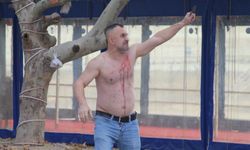 Yıkım yüzünden : Dükkanlar ateşe verildi,bir kişi kendini bıçakladı!