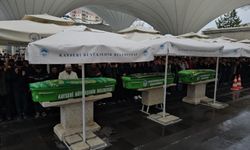 Kayseri’de trafik kazasında hayatını kaybeden aile son yolculuğuna uğurlandı