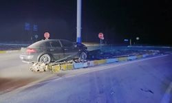 Konya’da kontrolden çıkan araç refüje çıktı: 3 kişi yaralandı