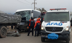 Kayseri İncesu’da can pazarı: Minibüs tıra arkadan çarptı
