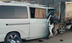 Kayseri–Malatya yolunda feci kaza: Tıra arkadan çarpan araçta 3 kişi hayatını kaybetti