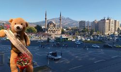 Kayseri’de çiçekçiden akıma ayak uyduran ayıcık dekoru