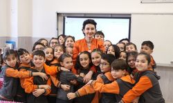 Kayseri’de kanseri yenen öğretmen göreve başladı