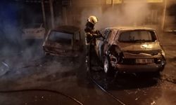 Sanayi’de dükkanda bulunan 3 araç yandı