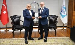 KAYÜ’den Başkan Büyükkılıç’a özel plaket Gastronomi turizmine örnek teşkil ediyor