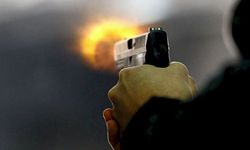 Motosikletli saldırgan araç ve iş yerlerini kurşuna dizdi!