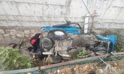 Drenaj kanalına uçan araçta can pazarı: 3 yaralı