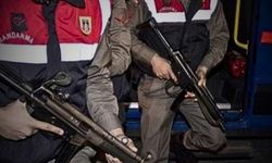 Kayseri’de eve operasyon! Hücüm yeleği, balistik yelek, gaz maskesi ele geçirildi