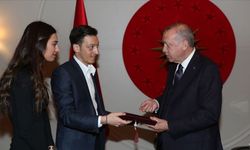 Mesut Özil yıllar sonra konuştu ‘Telefonumda en ünlüsü Sayın Cumhurbaşkanım, gerisi yalan’