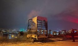 Park halindeki kamyonet alev aldı!