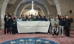 Erciyes Üniversitesi'nden 650 öğrenci sabah namazında Hunat Camii'nde buluştu