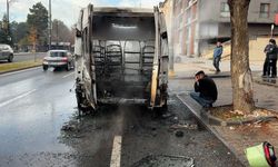 Alevler servisi sardı, sürücü çaresizce oturup izledi