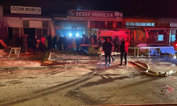 Sanayi sitesindeki yangın korkuttu: Mobilya imalathanesi yandı