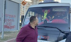 PTT Kargo aracı ile dolmuş şoförünün yol tartışmasında tekmeler yumruklar havada uçuştu