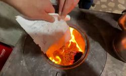 Bakkalın defteri alev alev yandı! Yoksulun borcu sıfırlandı!