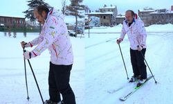 İYİ Partili Alparslan Kayseri sokaklarında kayak yaptı: Belediyeler sınıfta kaldı!